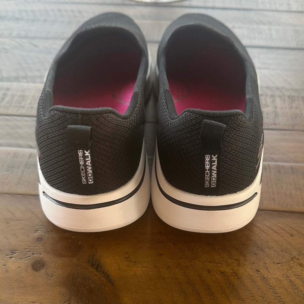 Skechers Arch Fit Women's Black Slip-On Sneakers with Pink Insole 8.5 - Picture 4 of 5